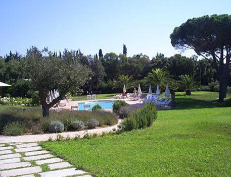 Hotel Villa Les Rosiers Grimaud Extérieur photo